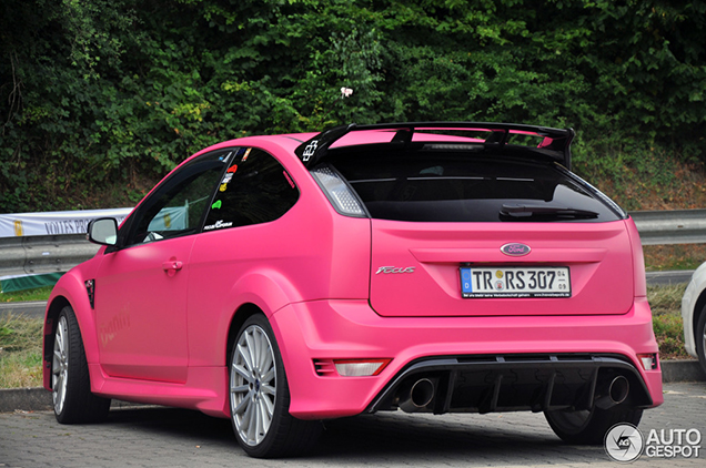 Is deze roze Ford Focus RS leuk of lelijk?